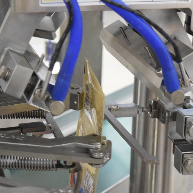 Rotary-Premade-Pouch-Equipment_grippers-634915-edited.png